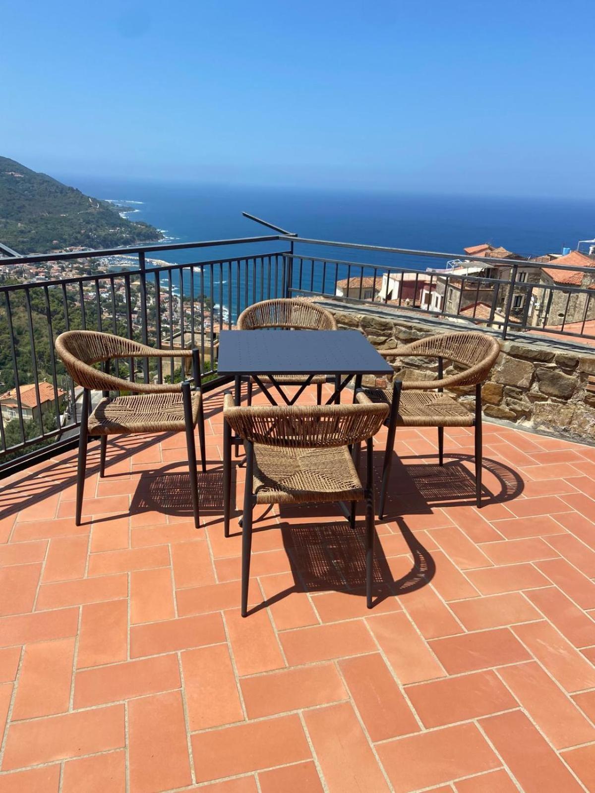 La Mansarda Bed & Breakfast Castellabate Exterior photo